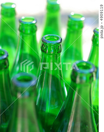 Empty bottles 4909119