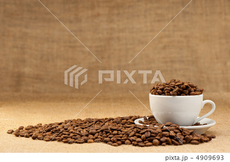 White cup with coffee grains 4909693