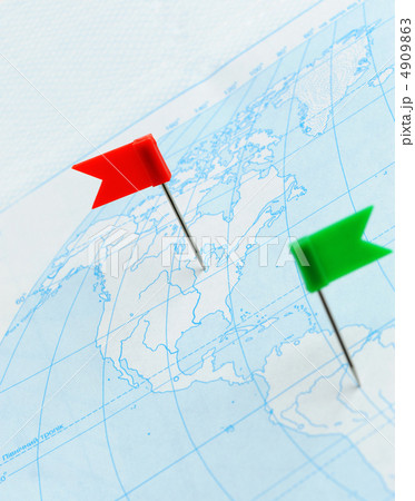 Flag red a pin on map 4909863