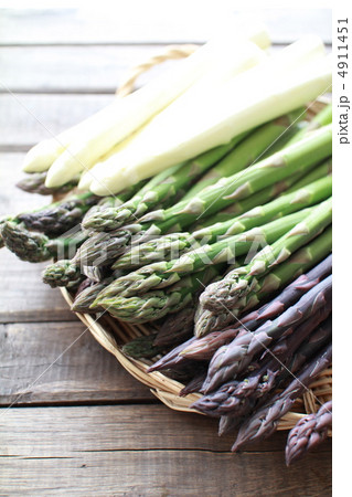 甘くて美味しい北海道産のグリーンアスパラとホワイトアスパラと紫アスパラ 4911451