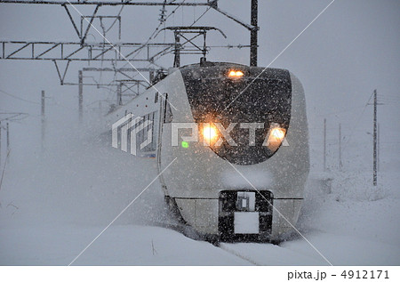 JR西日本 683系 特急 しらさぎ 雪の中の疾走 JR西日本 683系 特急 しらさぎ 雪の中の疾走 4912171