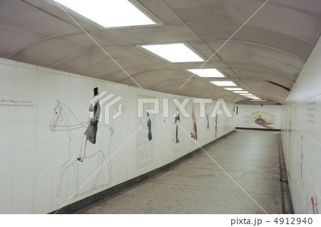 ロンドンの地下道 ロンドンの地下道 4912940