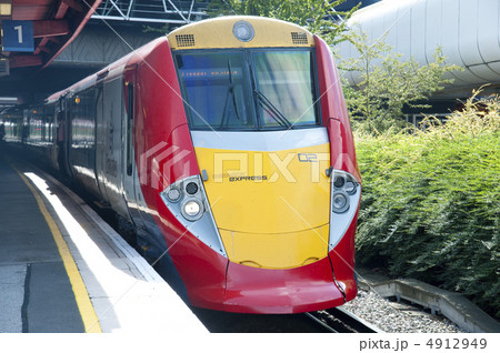 ガトウィック空港駅のエクスプレス 4912949