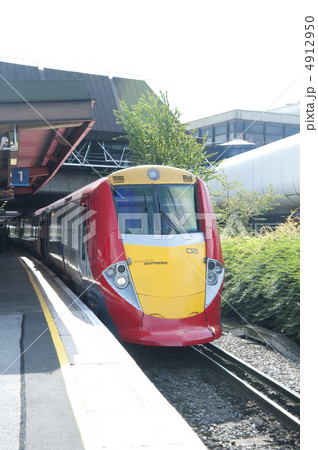 ガトウィック空港駅のエクスプレス 4912950