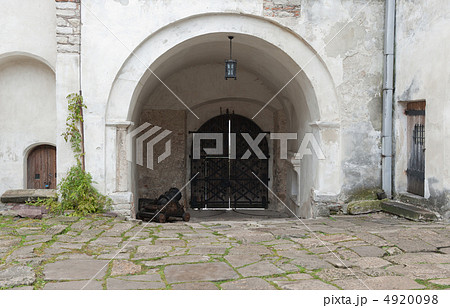 Arch input with a gun old castle Arch input with a gun old castle 4920098