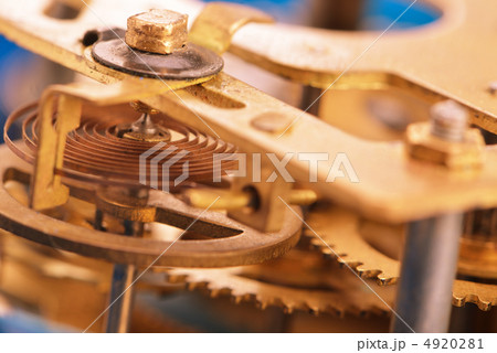 Mechanism the old alarm clock 4920281