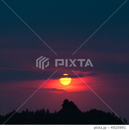 Picturesque sunset Picturesque sunset 4920991