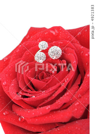 Red rose with a ring with jewels and water drops 4921383