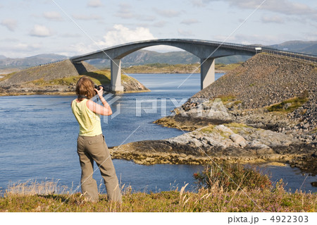 Woman photographer at work Woman photographer at work 4922303
