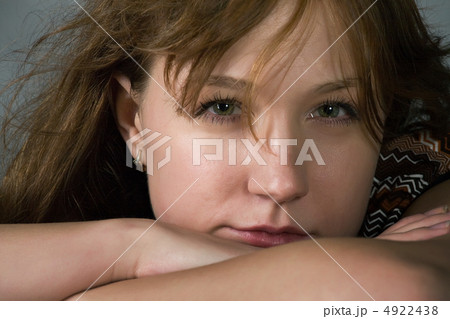 beautiful woman close-up portrait 4922438