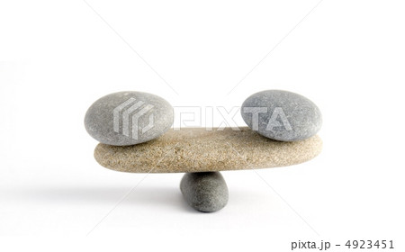 weighing machine from a sea pebble 4923451