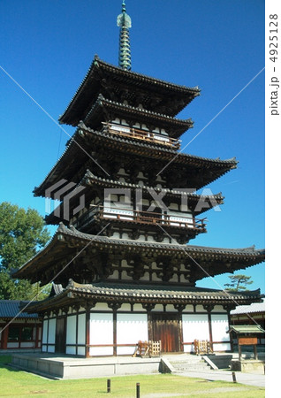 大修理前の薬師寺東塔 4925128