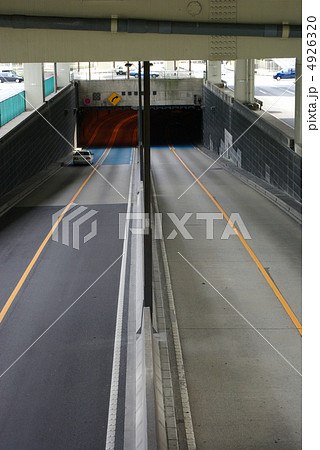 アンダーパス 4926320