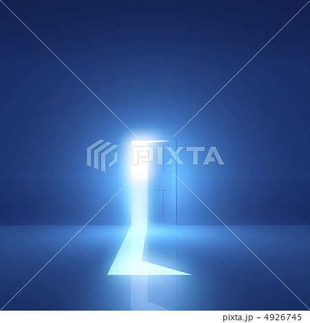 光が射し込むドア 4926745