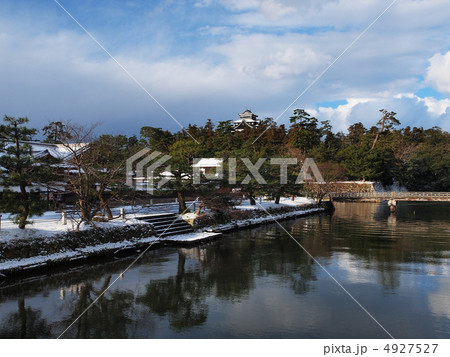 雪の松江城 4927527
