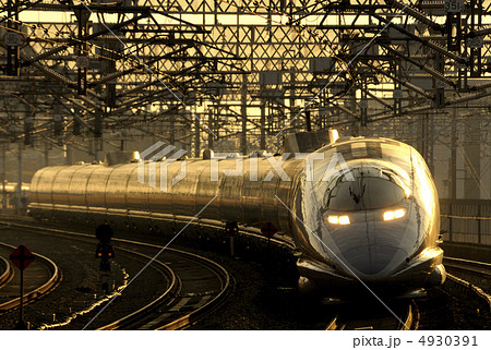 夕日に染まる500系新幹線のぞみ 夕日に染まる500系新幹線のぞみ 4930391
