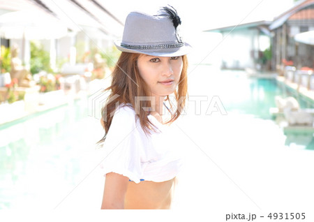 ホアヒンのリゾートでリラックスする女性 4931505