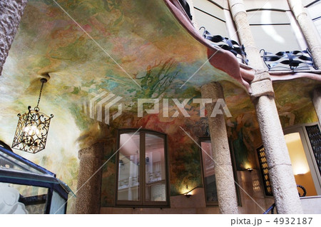 世界遺産　カサミラ　ガウディの作品 4932187