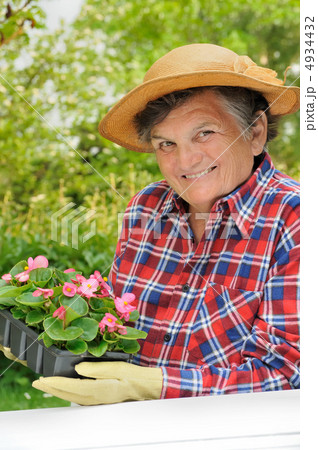 Senior woman - gardening 4934432