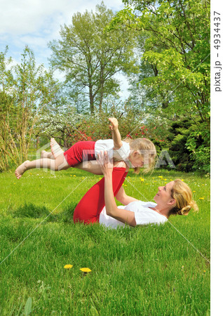 Mother and daughter - training Mother and daughter - training 4934437