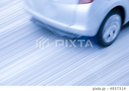 加速する車 4937314