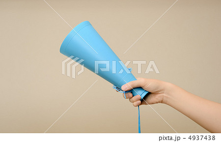 メガホンを持つ手 4937438
