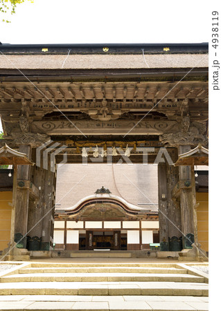 金剛峰寺の参門 4938119