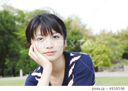 休憩　モデル：大友　歩 4938596