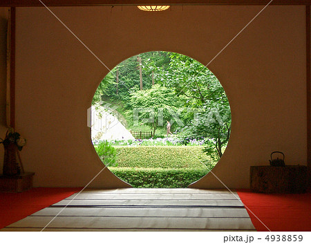 鎌倉の明月院(方丈円窓) 鎌倉の明月院(方丈円窓) 4938859