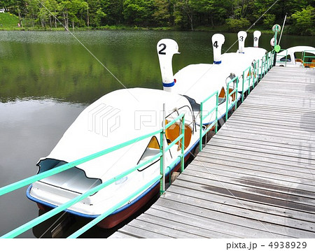 湖畔のボート 湖畔のボート 4938929
