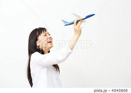 模型飛行機を持つ女の子 模型飛行機を持つ女の子 4940806