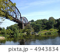 橋のたもと 4943834