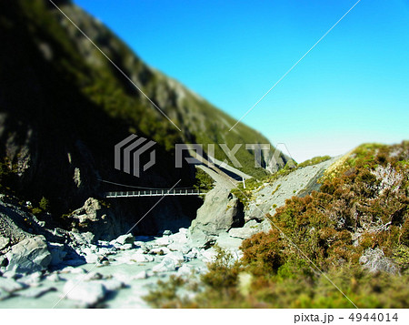 マウントクックへの吊り橋（ミニチュアライズ） 4944014