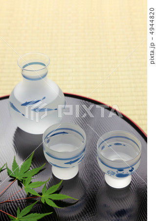 冷酒と丸盆 4944820