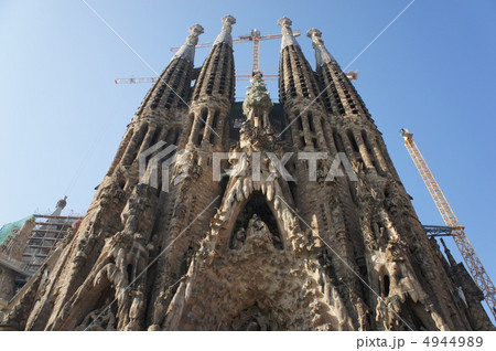 サグラダファミリア　生誕のファサード側 4944989