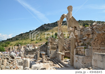 エフェソスのポリオの泉 4946845