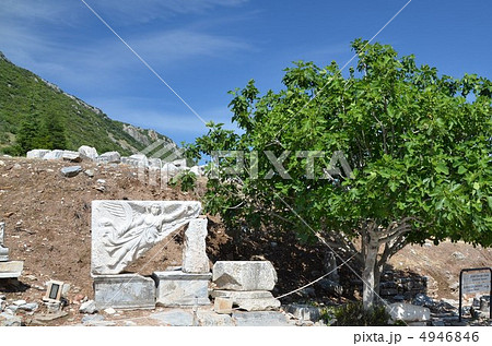 かつてヘラクレス門の上にあった女神ナイキのレリーフ 4946846