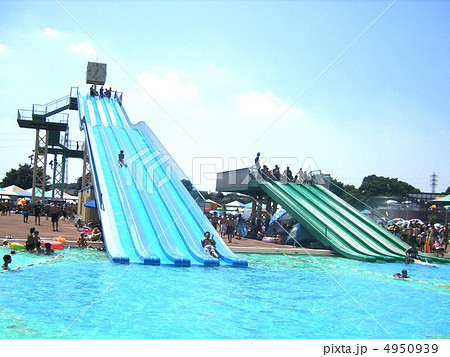 プールのスライダー 4950939