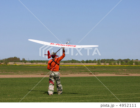 Man launches into the sky RC glider 4952111