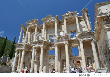 古代の３大図書館の１ツ、ケルスス図書館のファサード 4953002