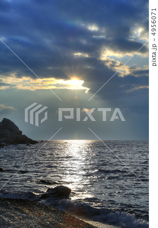 The night coastline and mountains 4956071