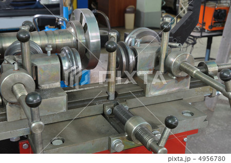 The machine tool for repair of automobile wheels 4956780