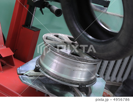 The machine tool for installation of tyre covers on automobile d The machine tool for installation of tyre covers on automobile d 4956786