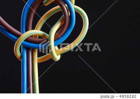 Wire On Dark 4958282