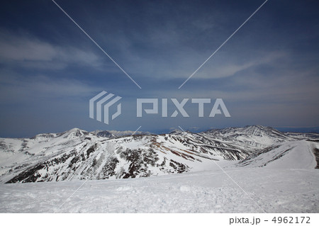 春山　旭岳山頂から見る風景03 4962172