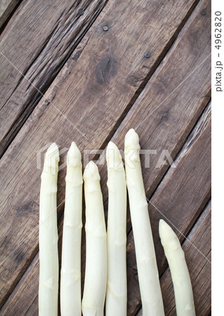 北海道産のホワイトアスパラ　甘くて美味しい新鮮野菜 4962820