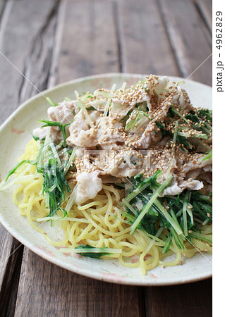 水菜と豚肉の冷しゃぶラーメン 冷やしラーメン 水菜と豚肉の冷しゃぶラーメン 冷やしラーメン 4962829