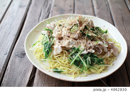 水菜と豚肉の冷しゃぶラーメン　冷やしラーメン 4962830