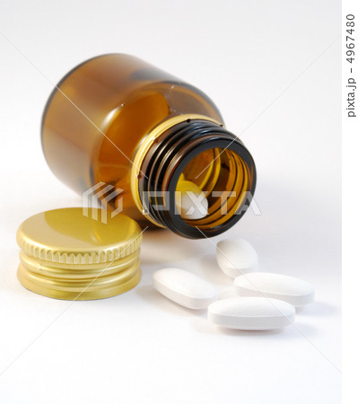 Glass bottle and tablets, shallow DOF on the foreground pill 4967480