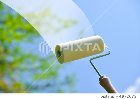 ローラーで空を塗る ローラーで空を塗る 4972675